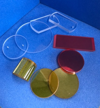 ピアーオプティックス株式会社の光学プリズム