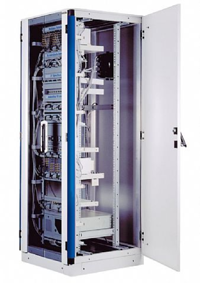 光学電子テクニカ株式会社の制御盤キャビネット