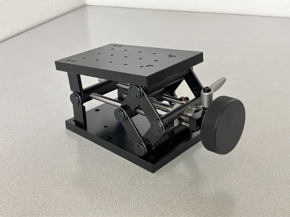 ツクモ工学株式会社の精密ステージ