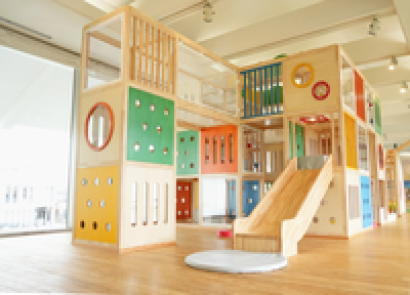 株式会社岡部の木製遊具