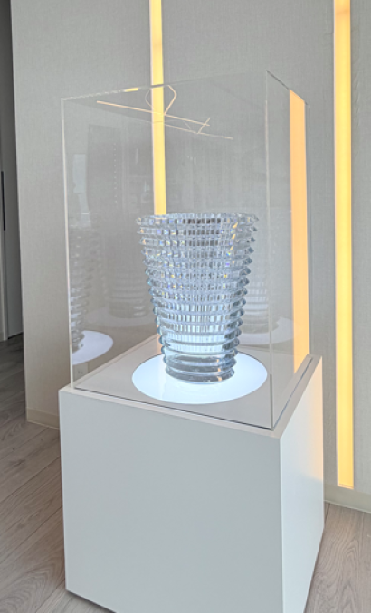 長岡プラスチック株式会社のアクリルディスプレイ