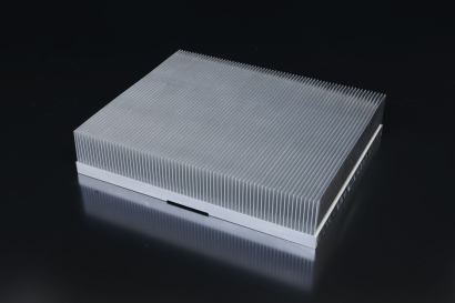 株式会社丸三電機の強制空冷ヒートシンク