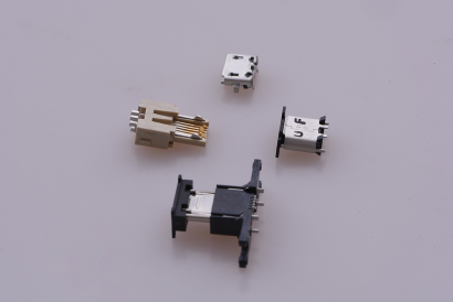 維栄電子日本株式会社の組立加工