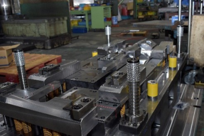 有限会社角田金型製作所のプレス加工金型