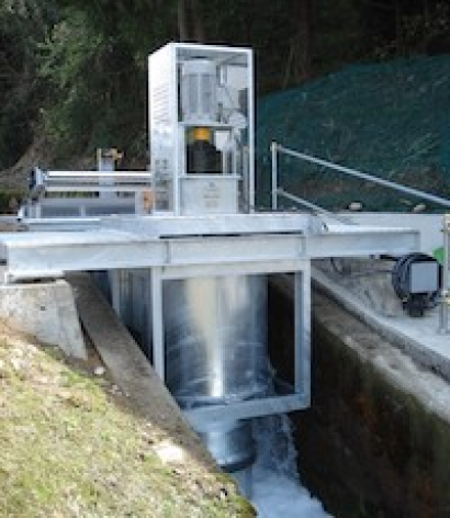 株式会社シーイーエムの水力発電機