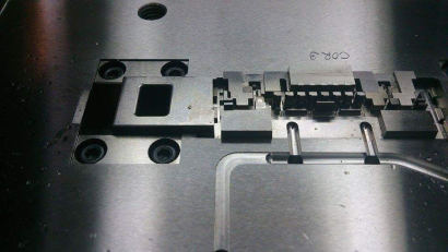 株式会社伸幸精密金型製作所の射出成形金型