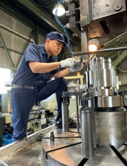 柴田工業株式会社のスロッター加工