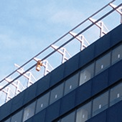 モバイル足場 P-UP工法 パネル揚重機システム 電動式チェーンブロック型 (走行式)-日綜産業株式会社