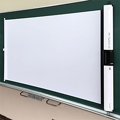 ローラー巻取型 (横引き) マグネットスクリーン まぐぴた 平面／曲面黒板用 (モバイル式) WSM-WC-CH1-2-株式会社オーエス