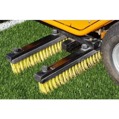 人工芝メンテナンス 乗用タイプのブラシシステム Brush-Pro-コウフ・フィールド株式会社