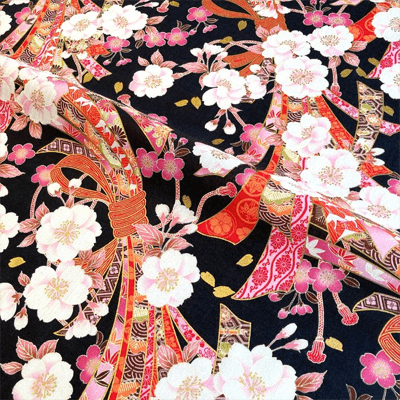 切り売り=1m単位 全5色 Cotton-yuzen綿スラブシーチング金彩プリント1吉祥束熨斗に桜 ne00382402-cut-株式会社岩城商店