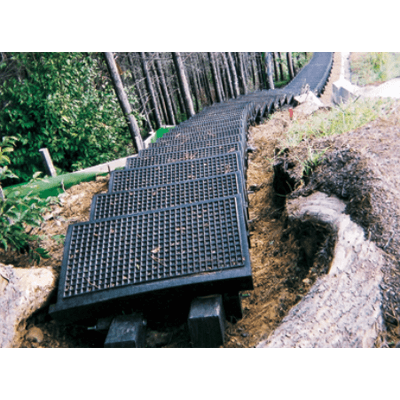 点検・計測 環境に調和する傾斜地用の巡視路階段です リバーザー・ステップ (傾斜地用巡視階段,巡視路階段)-株式会社カナエ