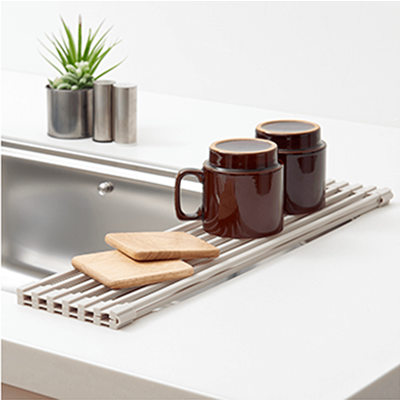 キッチンツール くるっと巻けるシリコン水切り-株式会社アール