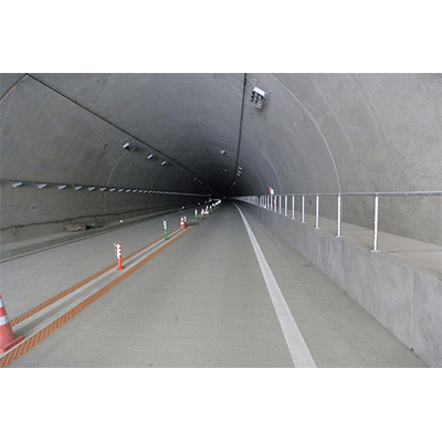 トンネル監視員通路用擁壁 トンネル・エルウォーク-大和クレス株式会社