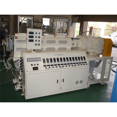 プラスチック押出機 75mm押出機 IPMモーター 37KW インバーター制御-株式会社栗巣鉄工
