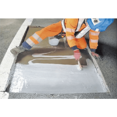 人力舗装に特化した床版防水材 ハイウェイ・スラブボンド-中日本高速道路株式会社
