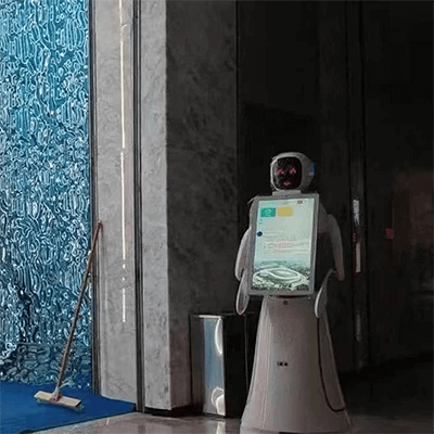 AIサービスロボット リゾートのエイミーレセプションロボット-Alpha Robotics株式会社