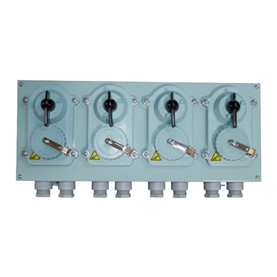 防水形3Pスイッチ付レセプタクル×3連以上-大阪電機工業株式会社