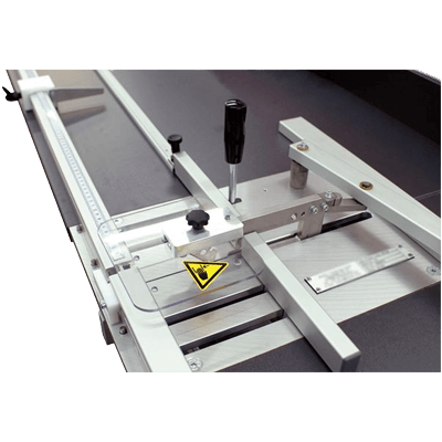 ナイフカット プリーツ直角切断機-スズキマシンリエンジニアリング株式会社