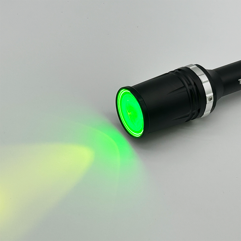 Medium-sized clean check light with performance equivalent to HID light Light series that allows you to see dust Triton-NCC Co., Ltd.