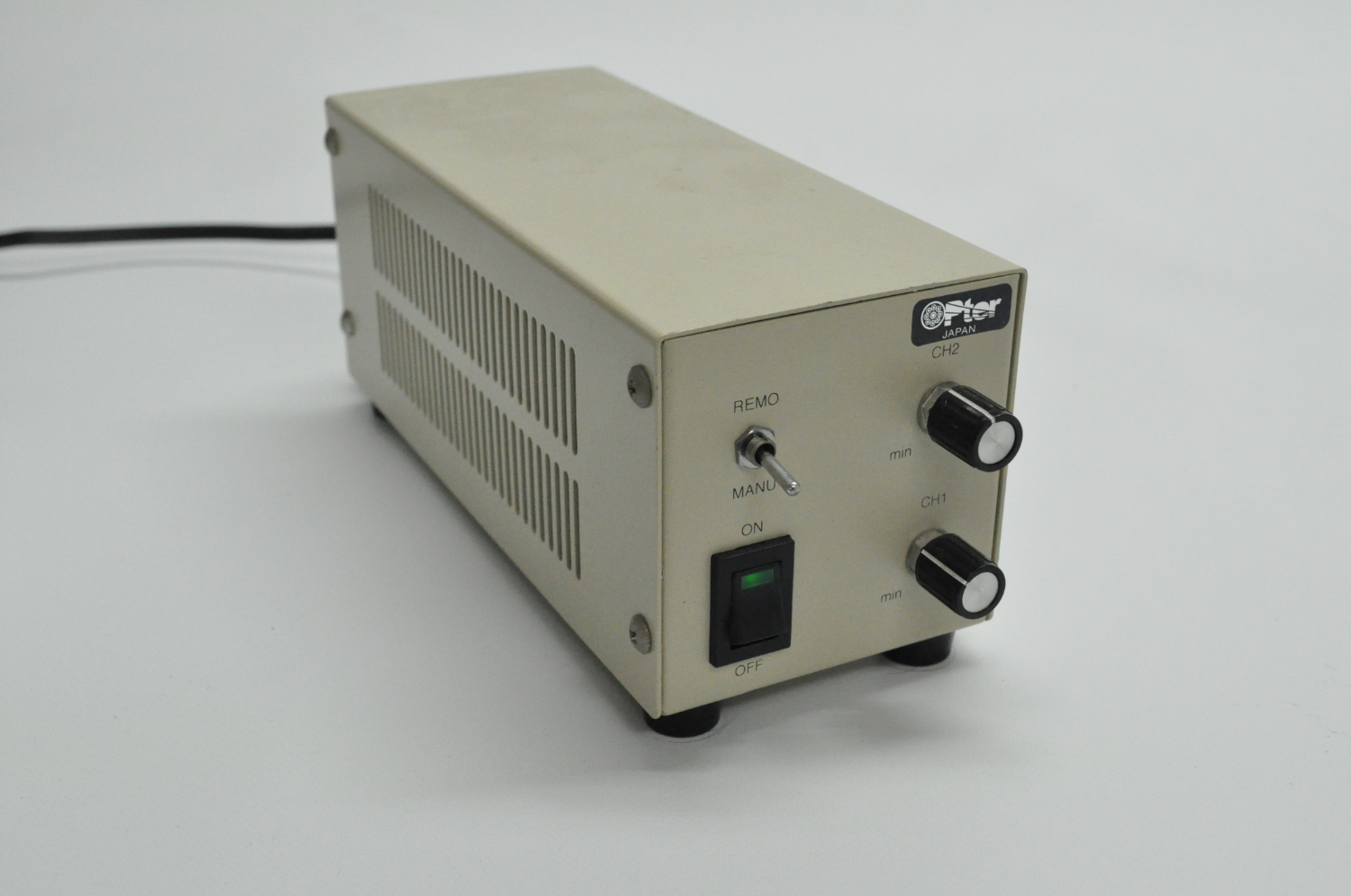 -Voltage dimmer power supply