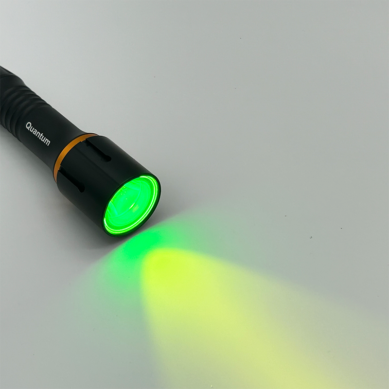 Small clean check light that is convenient to carry around.Light series Quantum that allows you to see dust.-NCC Co., Ltd.