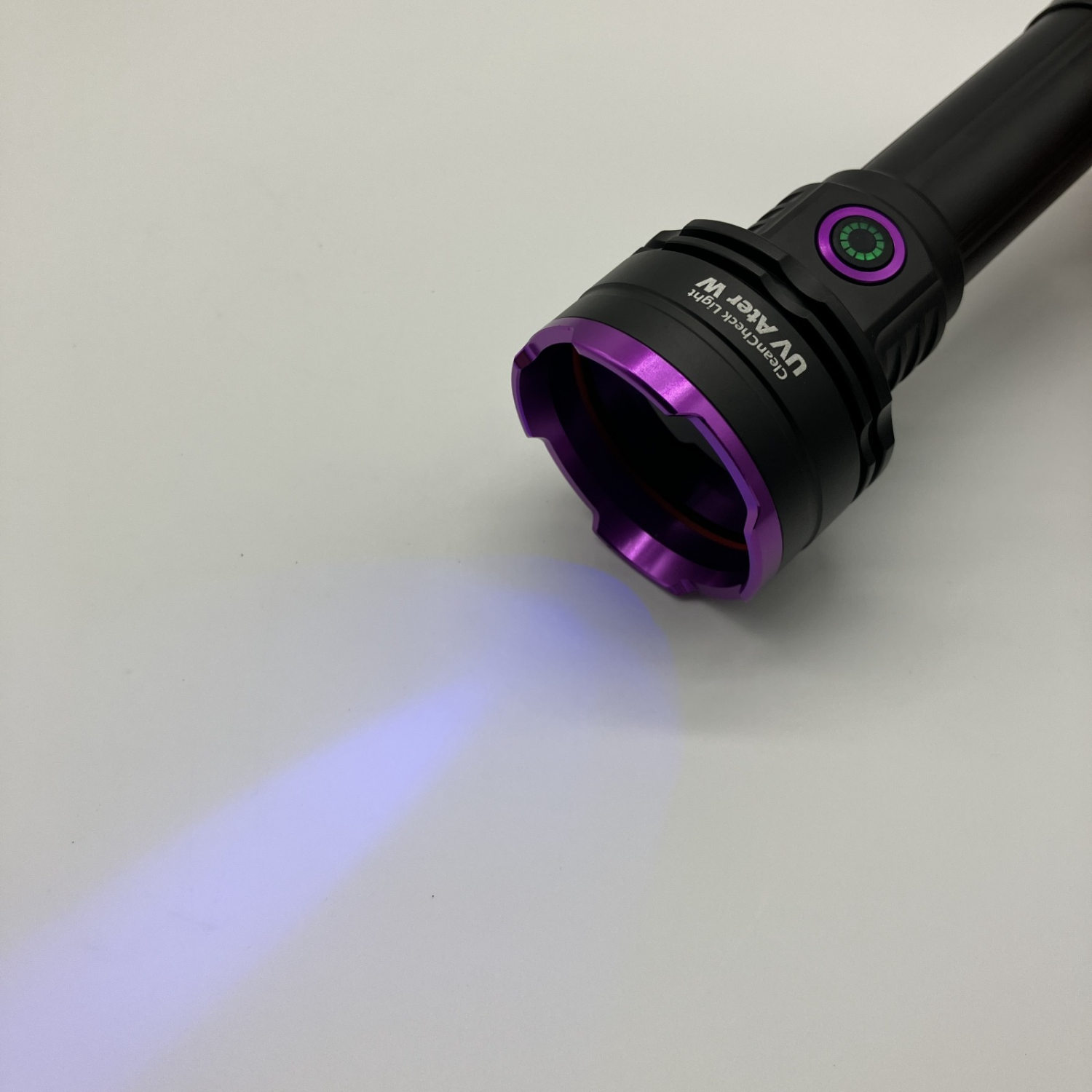 Inspection black light that illuminates oil and fibers Light series that allows you to see dust UV Artel S-NCC Co., Ltd.